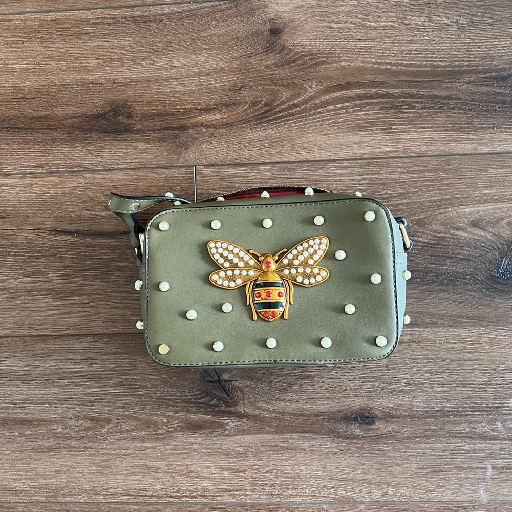 Beehive green purse
